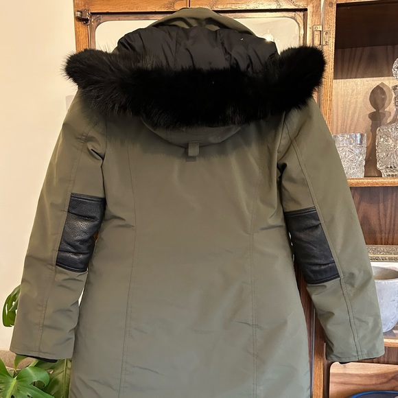CMFR green winter parka with down filling and leather trim - Picture 9 of 15